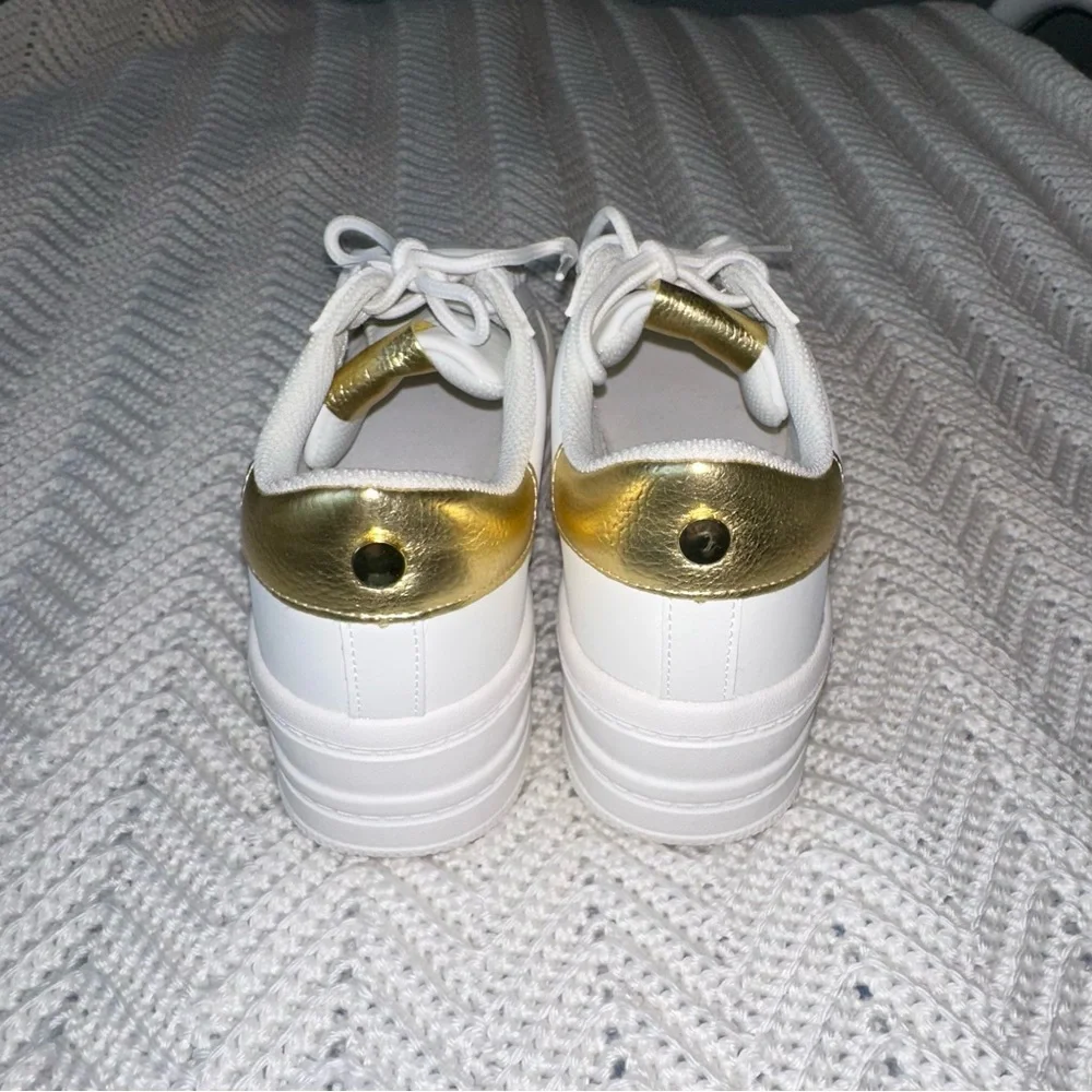 Belos Memory Foam Fashion Platform White  Sneakers with Gold Star - Size 9 - Picture 4 of 6